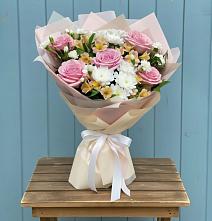 Букет цветов из:  Гвоздики, Орхидеи и Розы в Иссе