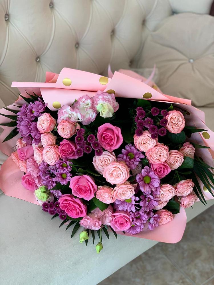 Букет цветов из: Хризантемы, Розы и Лизиантусы в Иссе