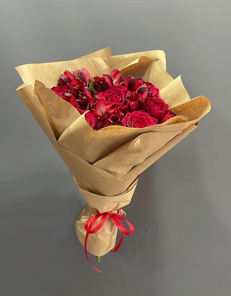 Букет цветов из: Альстромерии и Розы в Иссе