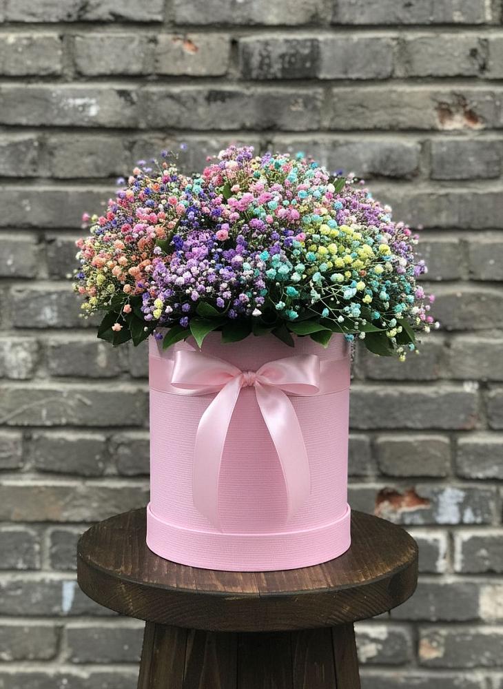 Цветочная композиция из Гипсофила и Розы в шляпной коробке в Иссе