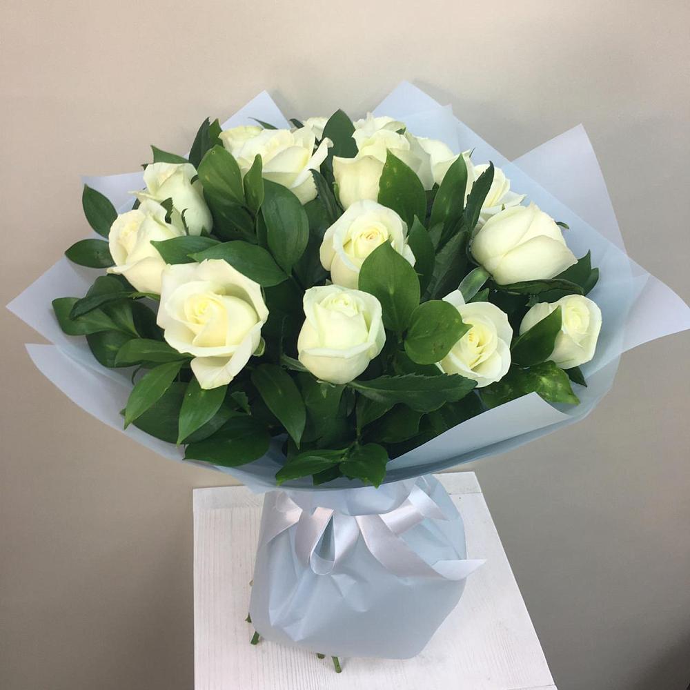 Букет 15 Белых роз Проуд в Иссе