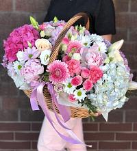 Композиция солнечный день в Иссе Цветочная композиция из Розы, Хризантемы, Пионы и Лизиантусы в корзине в Иссе