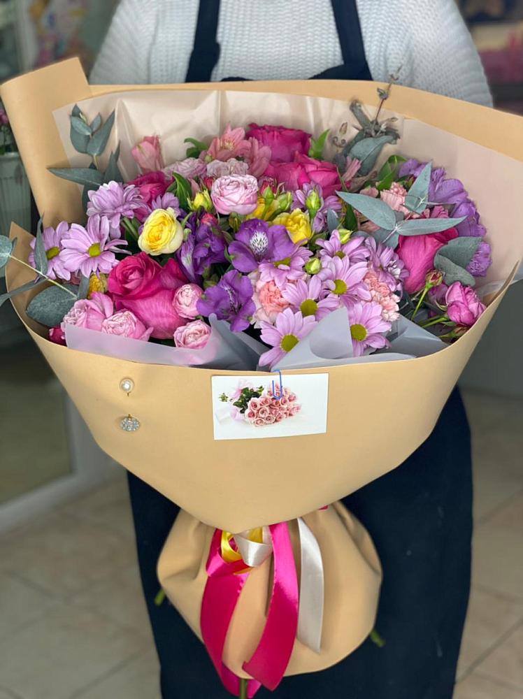 Букет цветов из: Хризантемы, Гвоздики и Альстромерии в Иссе