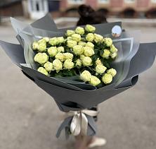 Букет Белые кустовые розы Солинеро в Иссе