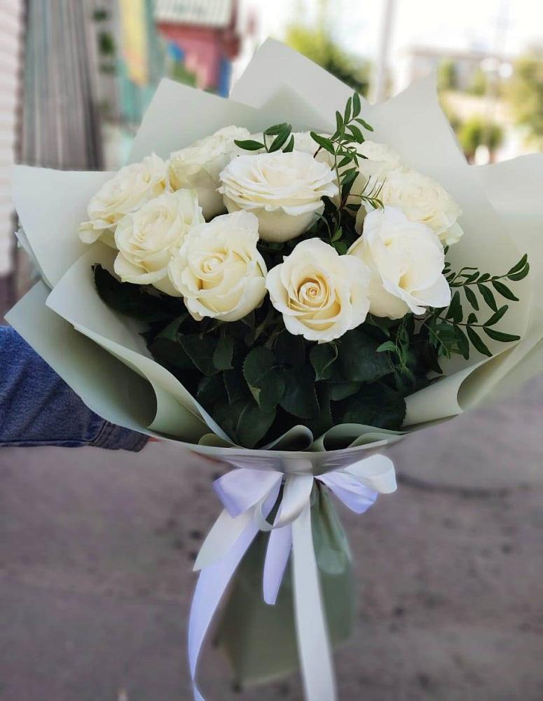 Букет Белые розы Проуд в Иссе