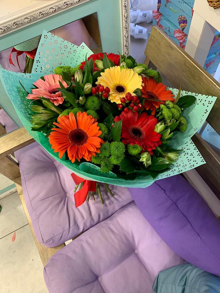 Букет цветов из: Герберы, Хризантемы и Альстромерии в Иссе