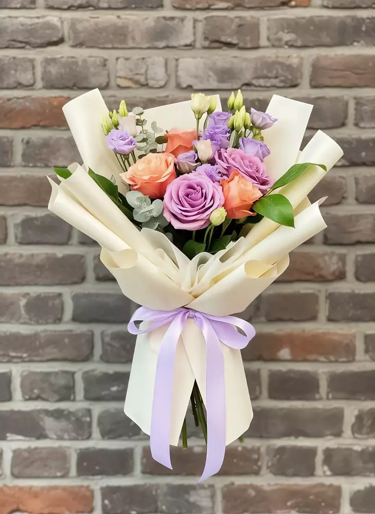 Букет цветов из: Лизиантусы и Розы в Иссе