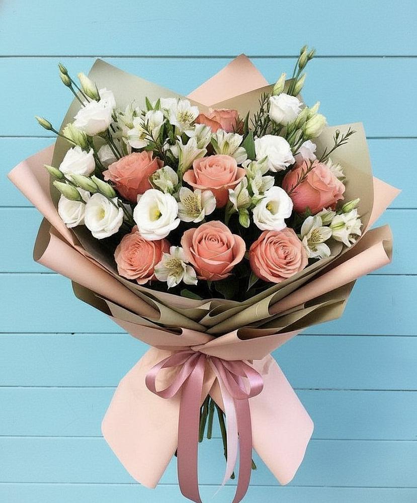 Букет цветов из: Розы, Альстромерии и Лизиантусы в Иссе