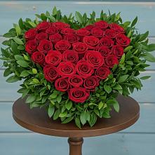 Цветочная композиция из Розы в виде сердца в Иссе