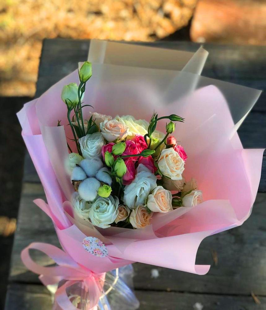 Букет цветов из: Розы и Лизиантусы в Иссе