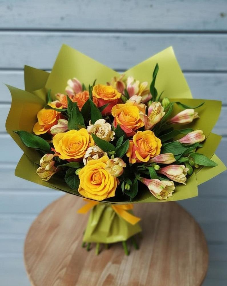 Букет цветов из: Альстромерии и Розы в Иссе