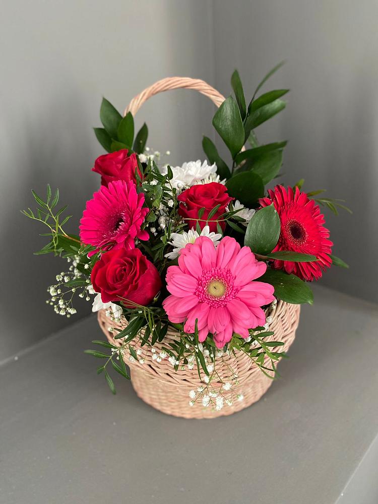 Цветочная композиция из Розы, Хризантемы и Герберы в корзине в Иссе