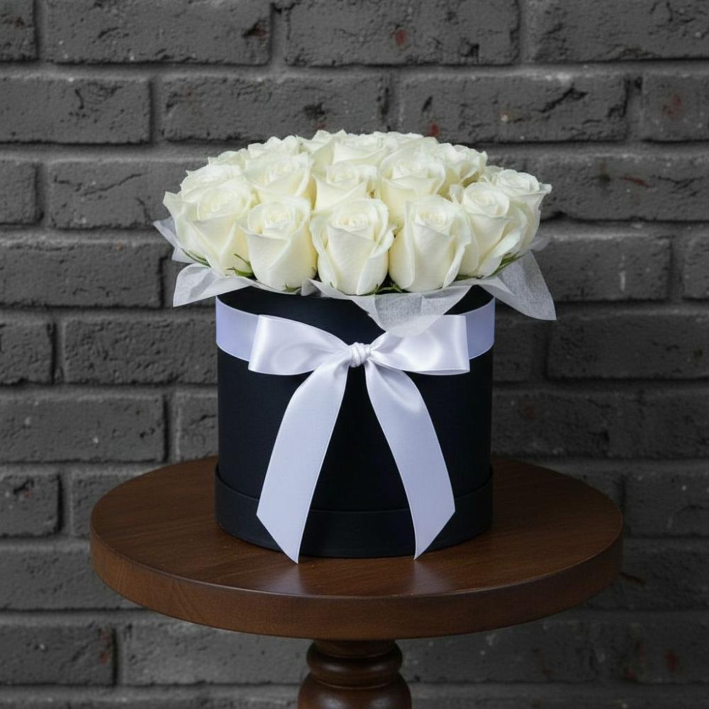 Цветочная композиция из Розы в шляпной коробке в Иссе