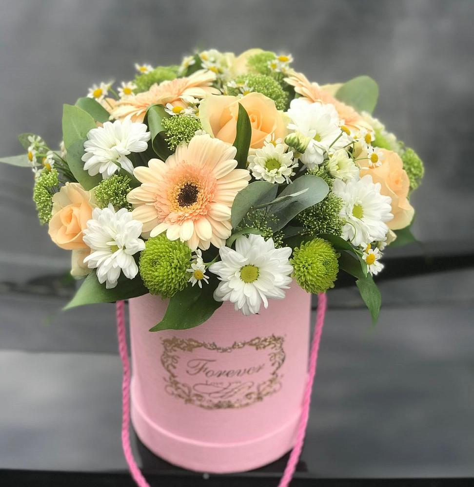 Цветочная композиция из Розы, Герберы и Хризантемы в шляпной коробке в Иссе