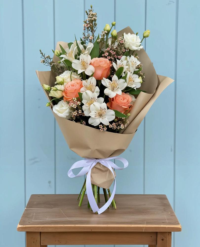 Букет цветов из: Альстромерии, Лизиантусы, Розы и Хризантемы в Иссе