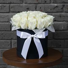 Цветочная композиция из Розы в шляпной коробке в Иссе