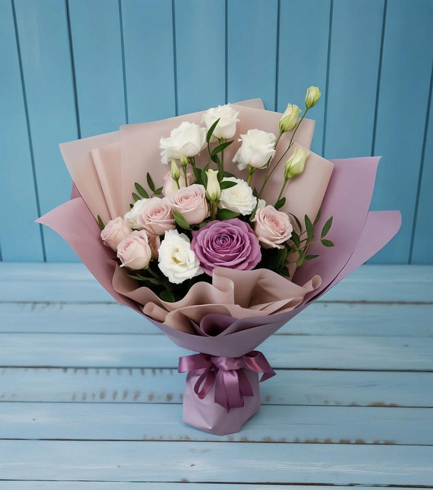 Букет цветов из: Розы и Лизиантусы в Иссе